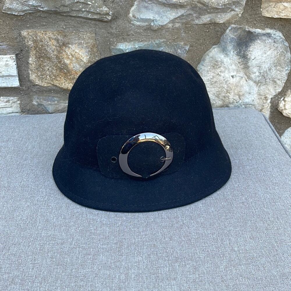 Black wool bucket hat silver buckle